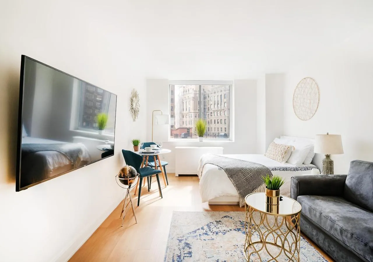 Unique Studio Apartment At East Side Нью-Йорк США
